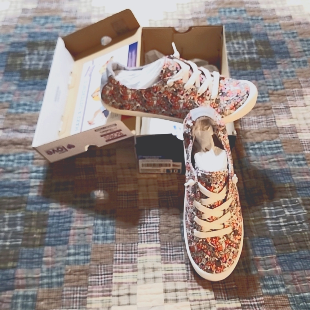 LNIB SZ10 Bobs from Sketchers Beach Bingo Feline Love sneakers